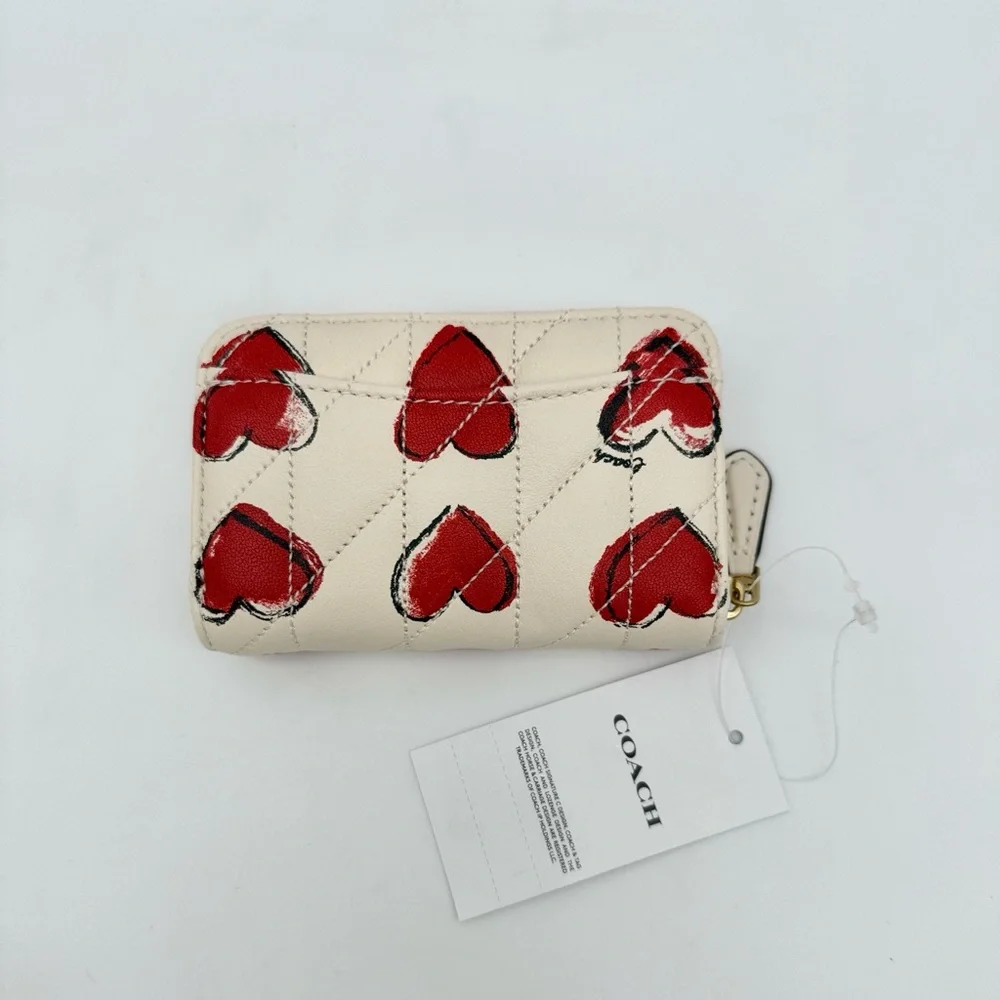 Coach Essential Small Zip Around Card Case Wallet With Quilting And Heart Print